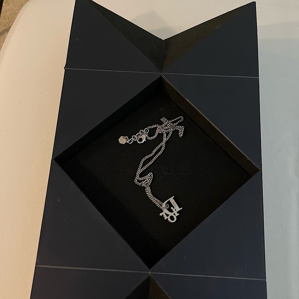DIOR OBLIQUE PENDANT NECKLACE